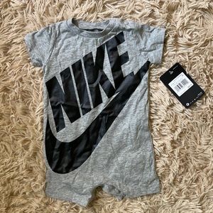 NWT NIKE Onesie 6 Months
